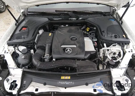 2017 Mercedes-Benz E 300 4Matic z USA, uszkodzony, nr VIN WDDZF4KB6HA019014